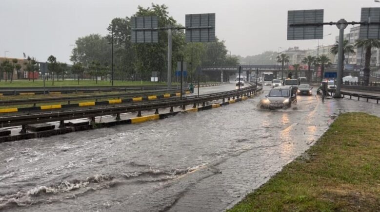 trabzon sehir merkezi yagmura teslim oldu xgEbAhap
