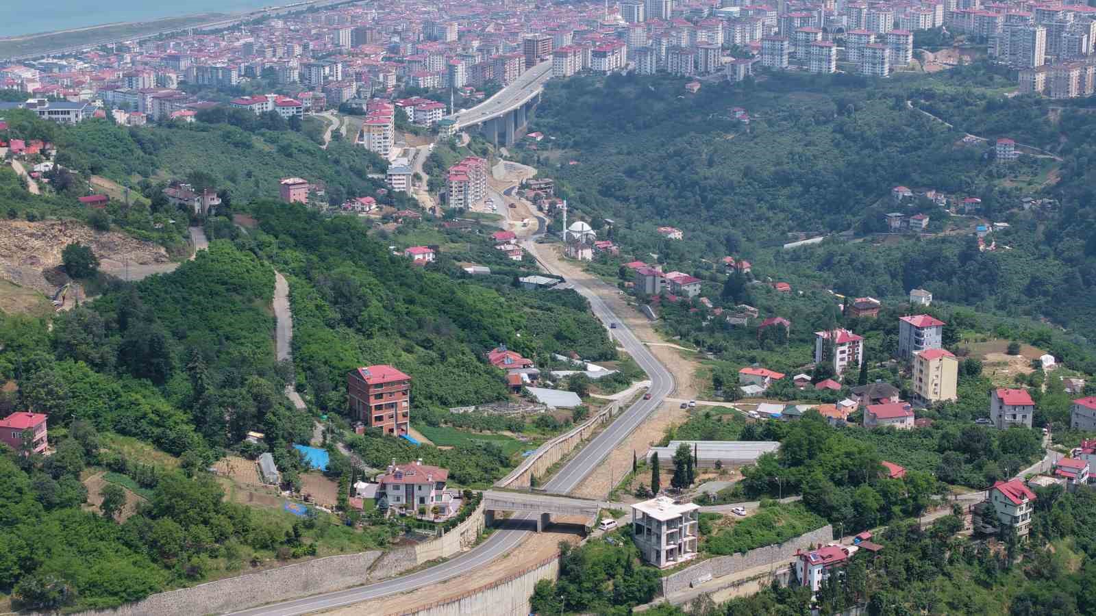 trabzonda 13 yildir bitmeyen yol tepki cekiyor zX7MhOjf