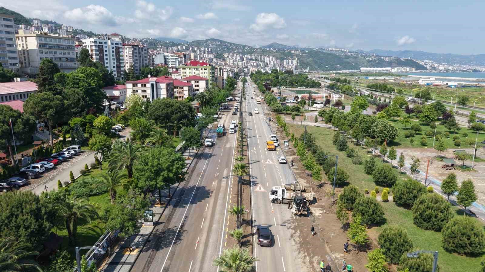 trabzonda devlet eski sahil yolu buyuk olcude sel sulari ve camurdan temizlendi ywewOUXJ
