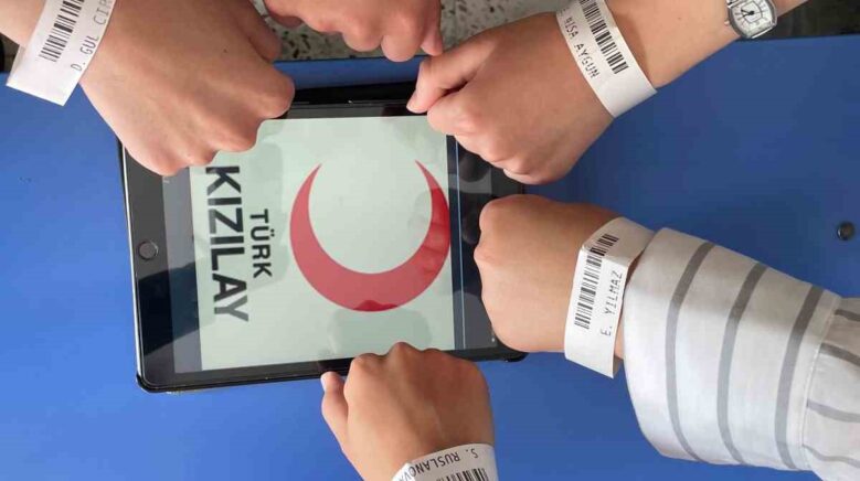 universite ogrencilerinden turk kizilayina ornek olacak destek Fx3eK5uY