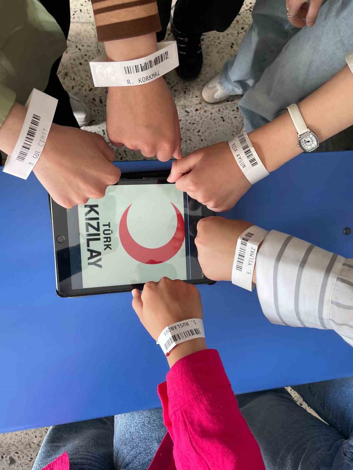 universite ogrencilerinden turk kizilayina ornek olacak destek