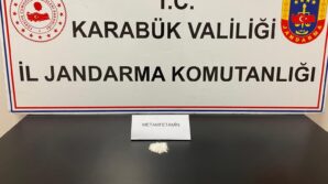 uyusturucu operasyonunda 813 gram metamfetamin ele gecirildi v8CxHs4j