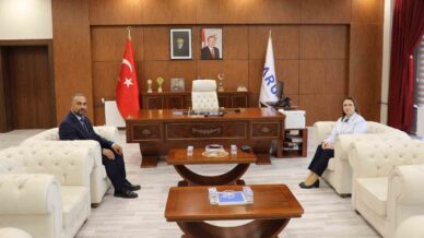 vali nurtac arslan rektor akkayayi ziyaret etti AS1E5Cva