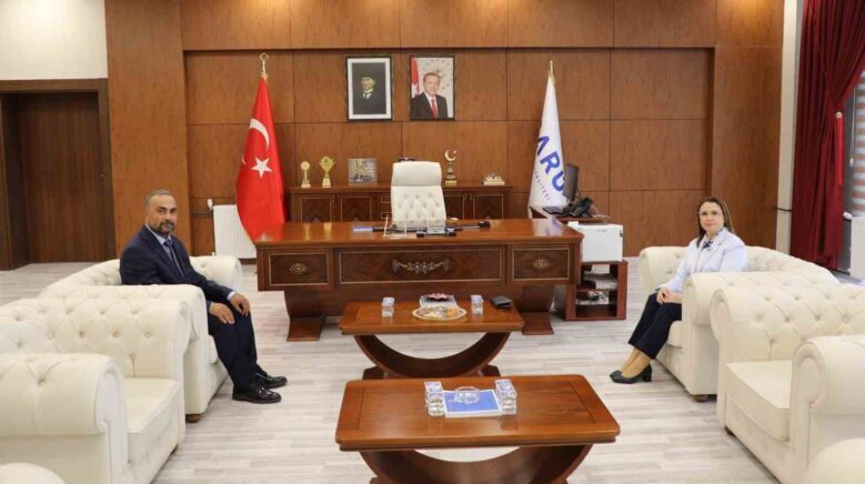 vali nurtac arslan rektor akkayayi ziyaret etti AS1E5Cva