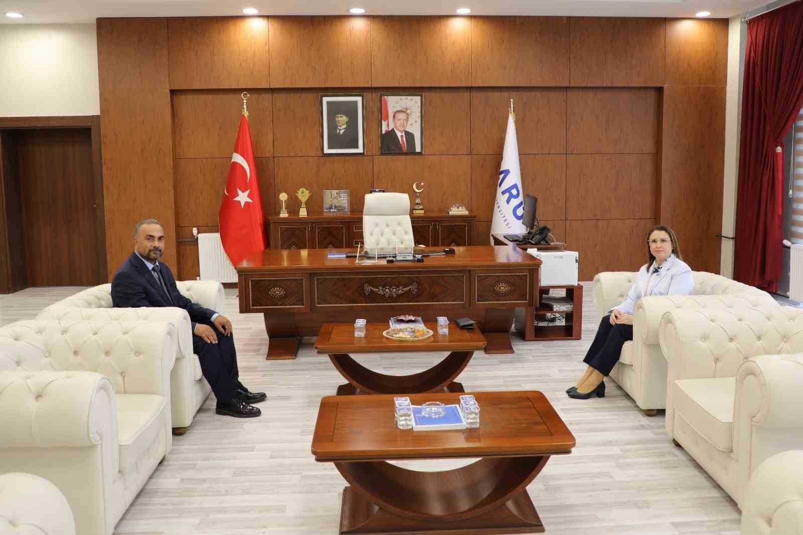 vali nurtac arslan rektor akkayayi ziyaret etti AS1E5Cva