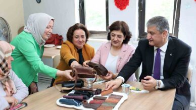 vali yavuz aile destek merkezinde kadinlarla bulustu ImRWAJ1p