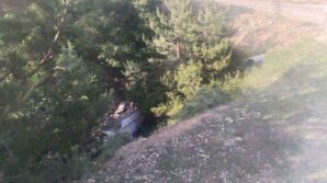 viraji alamayan otomobil sarampole yuvarlandi 3 yarali NhtN7IOd