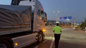 yasak olmasina ragmen yola cikti cezayi yedi Py3rNZRP