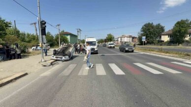 yayaya yol veren otomobile carpip takla atti 3 yarali wQQyqH4G