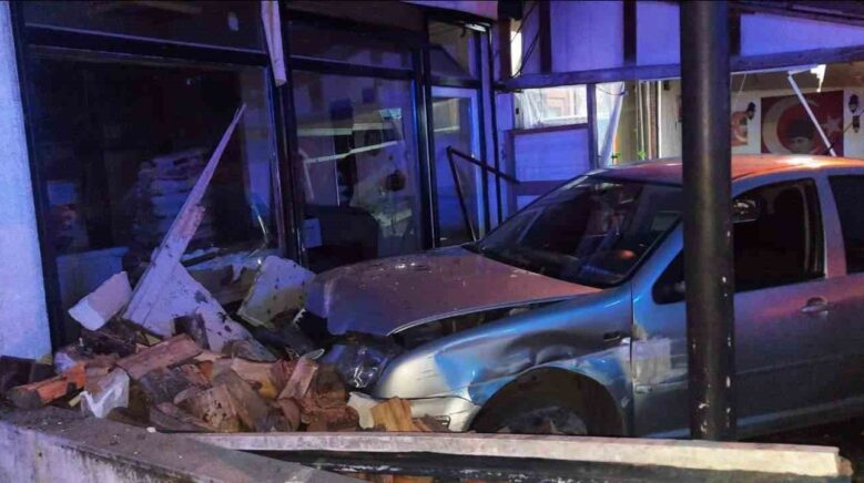 yoldan cikip 2 is yerine carpti 1 yarali ALMYgVKT