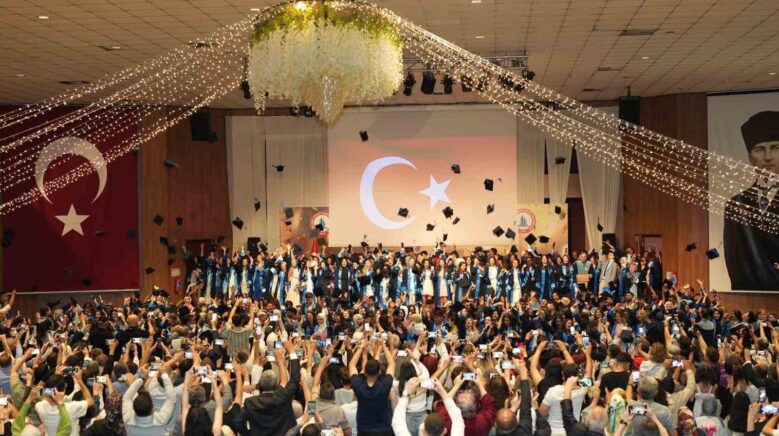 zonguldak bulent ecevit universitesi kdz eregli mezunlarini gelecege ugurladi nYxsdbaE