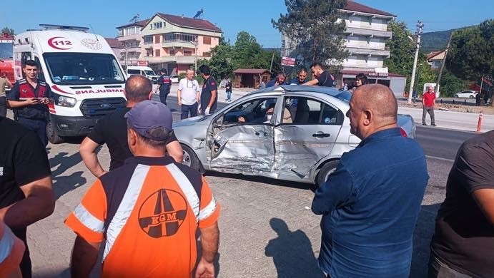 zonguldakta trafik kazasi 1i cocuk 4 yarali