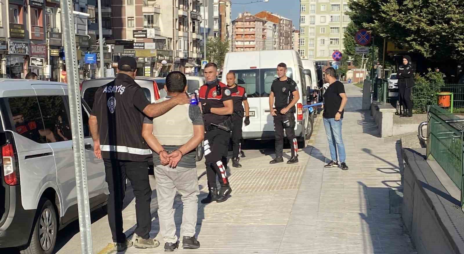 1 kisinin oldugu 7 kisinin de yaralandigi silahli catismanin suphelileri adliyede 4rRgkXFm