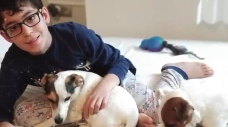 15 yasindaki oglunu kaybeden baba siz sadece katil degilsiniz vatan hainisiniz RlIAY92X