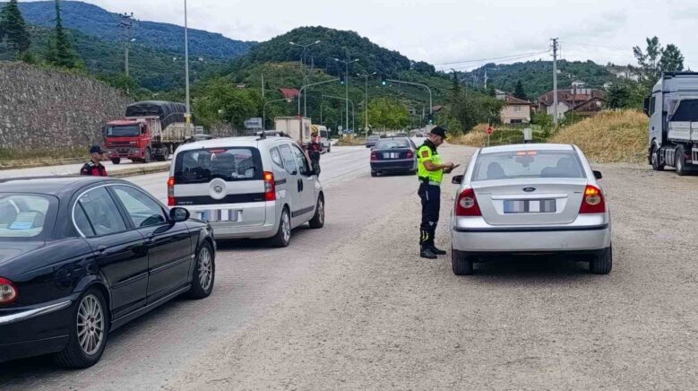 2 bin 44 arac surucusune cezai islem uygulandi ZhQgSxge