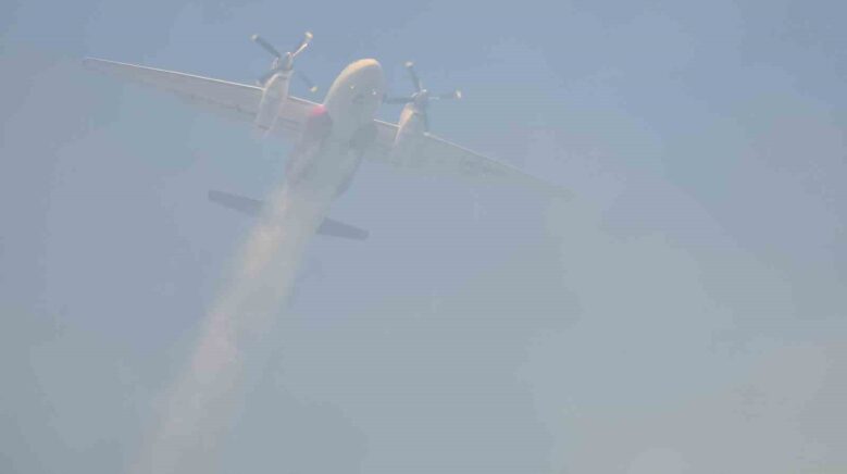 30 kilometre capinda yayilan yanginda bin 306 kisi tahliye edildi 4c8W54kG