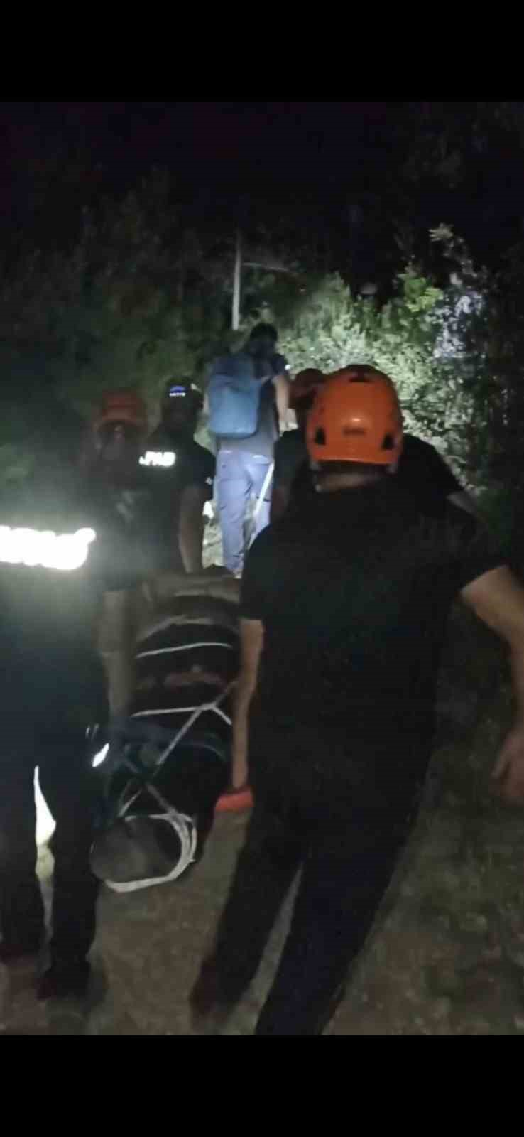 5 metre yukseklikten magaraya dusen genc kurtarildi 5MhTZvKb