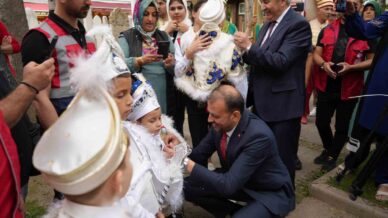 529 yillik vakif gelenegi yasatildi 22 cocuk sunnet senliginde doyasiya eglendi bEZ4vcqw