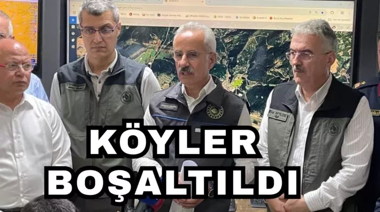 BAYRAM NAMAZI UC NISAN CAMIINDE KILINDI 3