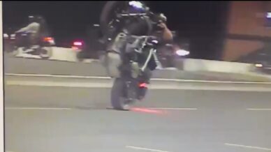 akrobasi hareketleri yapan motosikletliler sivil trafik ekiplerine takildi yaznsBWg