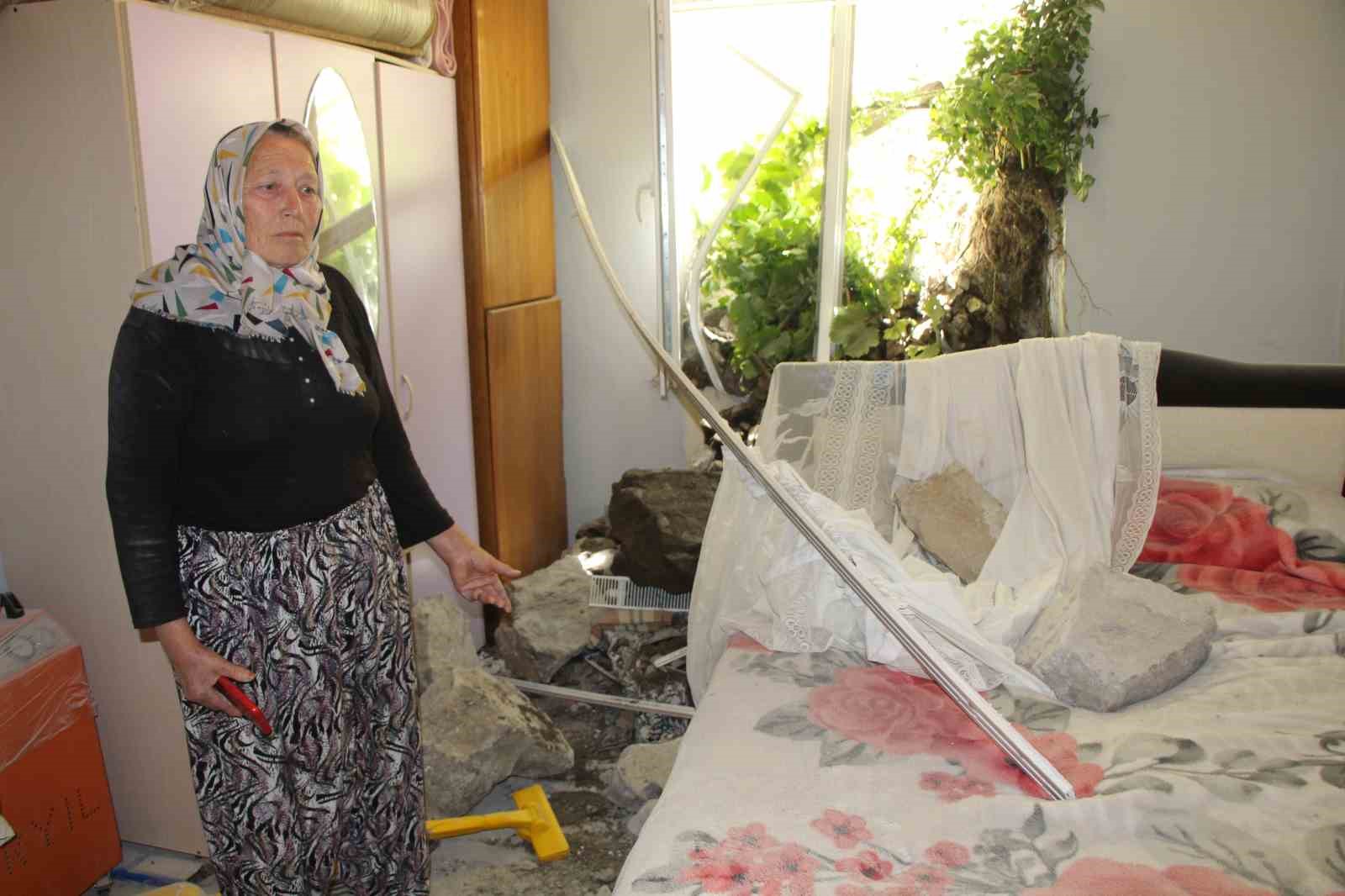 amasyada istinat duvari evin uzerine coktu 2YAmD1aA