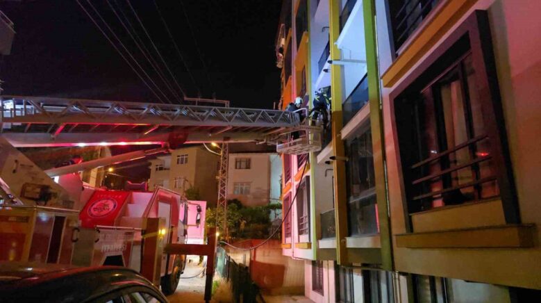 apartman dairesinden yukselen duman panige neden oldu 5NgF1AlK