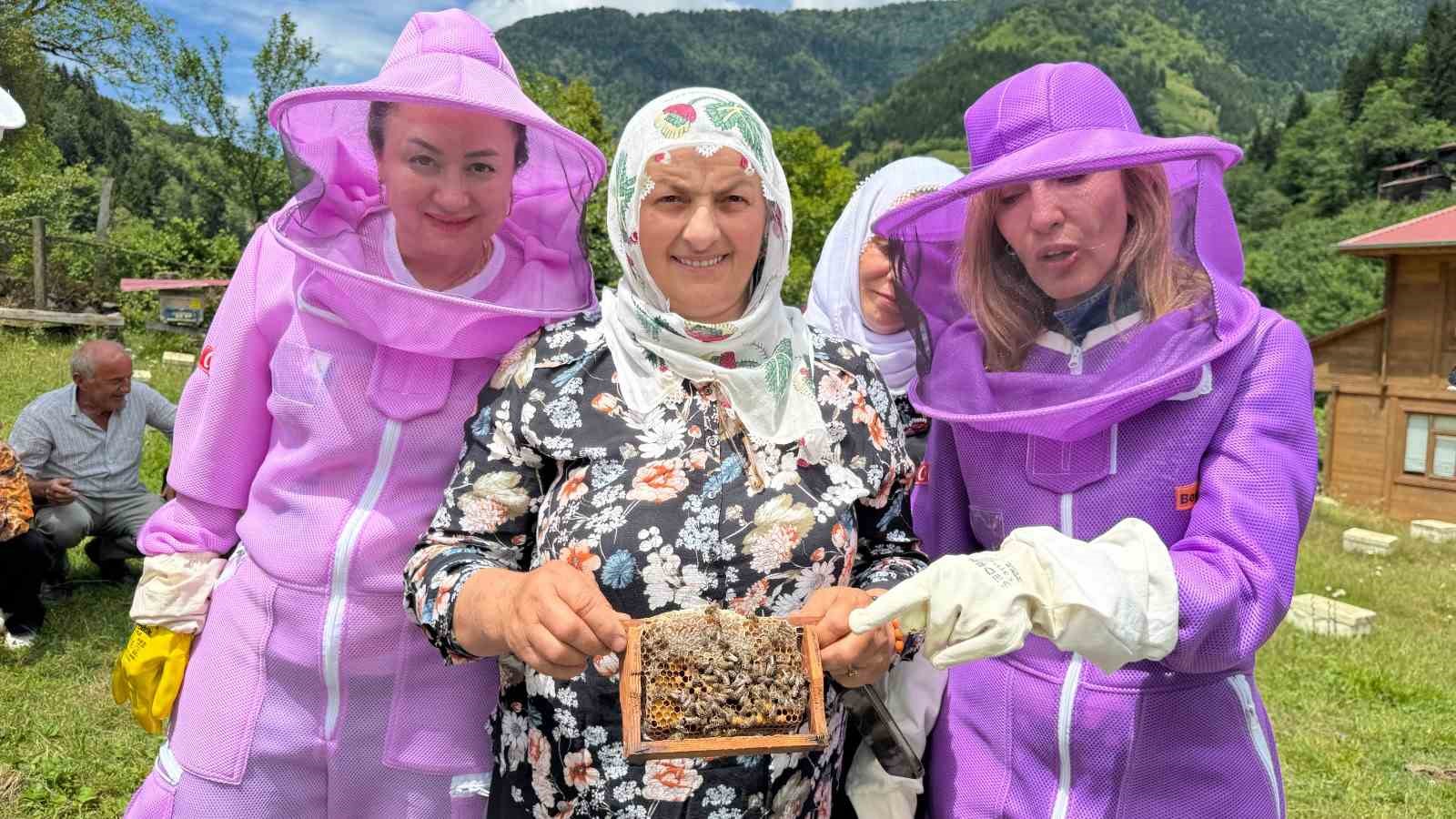 artvinde ariciligi doga turizmiyle birlestiren apiturizm faaliyetleri basladi AAZOcJRQ