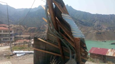 artvinde firtina ve saganak yagis tahribata yol acti hrwzGa3h