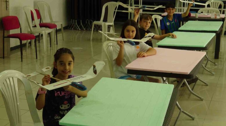 artvinde miniklere model ucak egitimi BfKecYjt