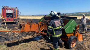 balya makinesinde cikan yangin tarlaya sicradi ekiplerin mudahalesiyle sonduruldu 8nPueXbM