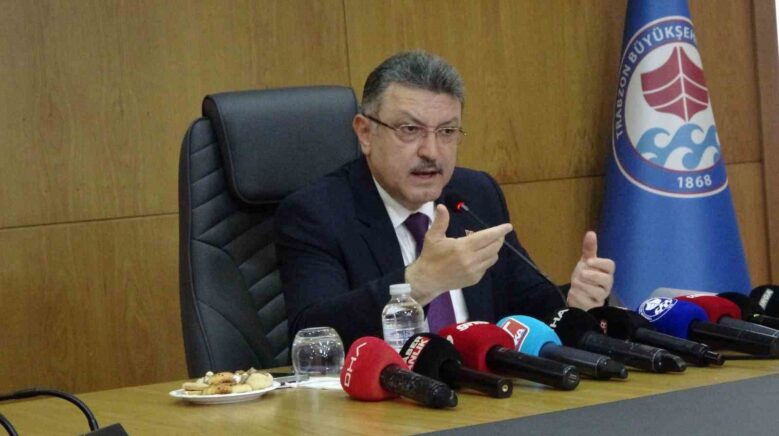 baskan genc ozgur ozeli ozur dilemeye davet etti 96VCIXsa