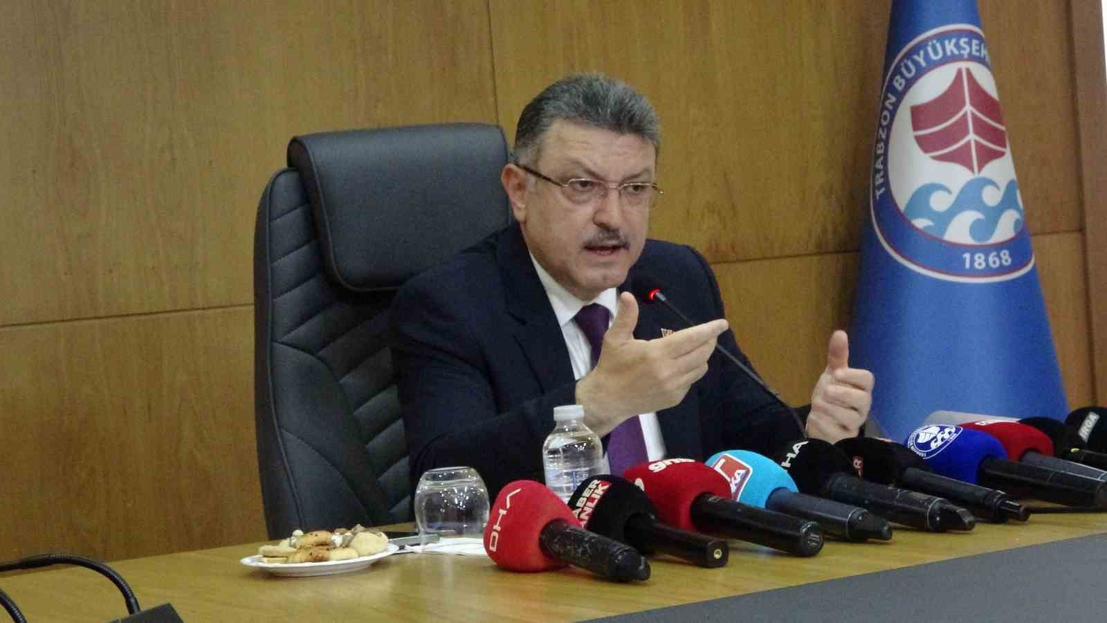 baskan genc ozgur ozeli ozur dilemeye davet etti 96VCIXsa