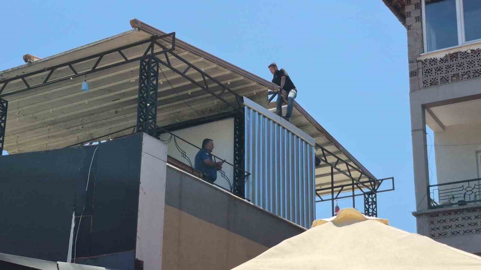 belediye baskani ile gorusmek isteyen kisi catiya cikti