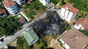 binalarin arasindaki yangin korkuttu Kj2k8k3F