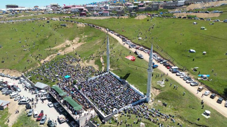 binlerce kisi kadirga yaylasinda otcu senligi icin bir araya geldi jNNdp3bs