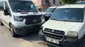 boluda minibus ile hafif ticari arac carpisti yIu1ry1Q