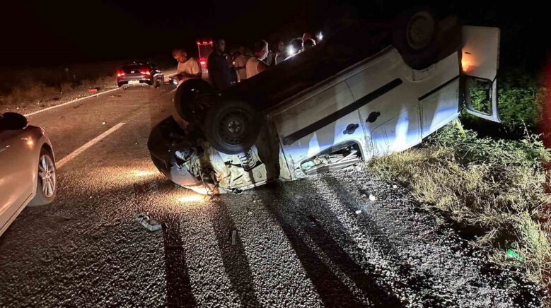 caycumada direksiyon hakimiyetini kaybeden otomobil takla atti 1 yarali IR3bIqdg
