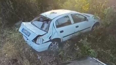 caycumada otomobil direksiyon hakimiyetini kaybetti sarampole uctu AUXQwAOu