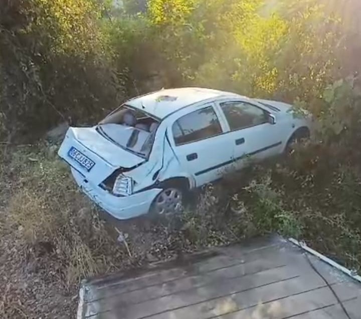 caycumada otomobil direksiyon hakimiyetini kaybetti sarampole uctu AUXQwAOu