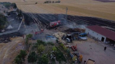 corumda elektrik direginden cikan kivilcim yangina sebep oldu 8mL6DyHE