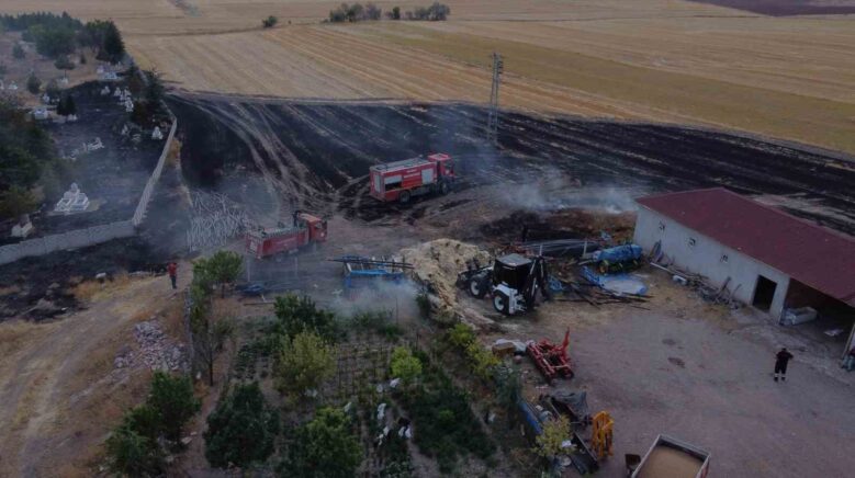 corumda elektrik direginden cikan kivilcim yangina sebep oldu 8mL6DyHE