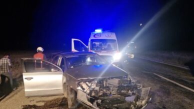 corumda iki otomobil kafa kafaya carpisti 4 yarali JmAyeFlk