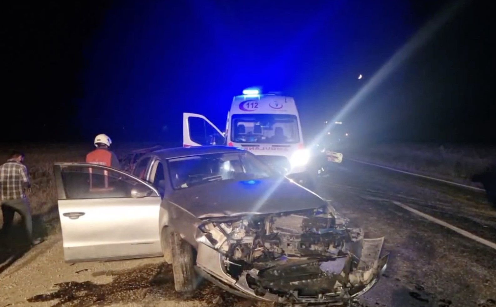 corumda iki otomobil kafa kafaya carpisti 4 yarali JmAyeFlk