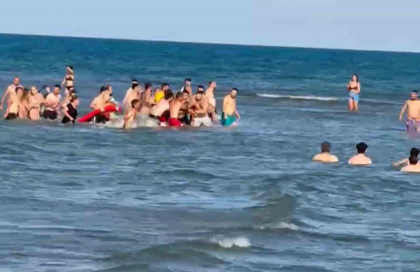 denize giren ayni aileden 2si cocuk 3 kisi bogulma tehlikesi gecirerek hastaneye kaldirildi