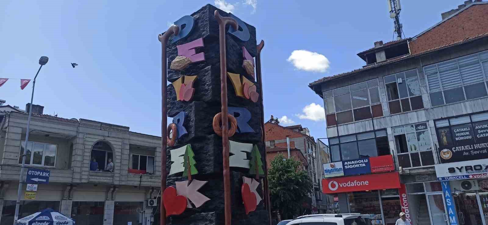 devrek belediyesinden yoresel figurlu heykeli calismasi q5HfVwnB