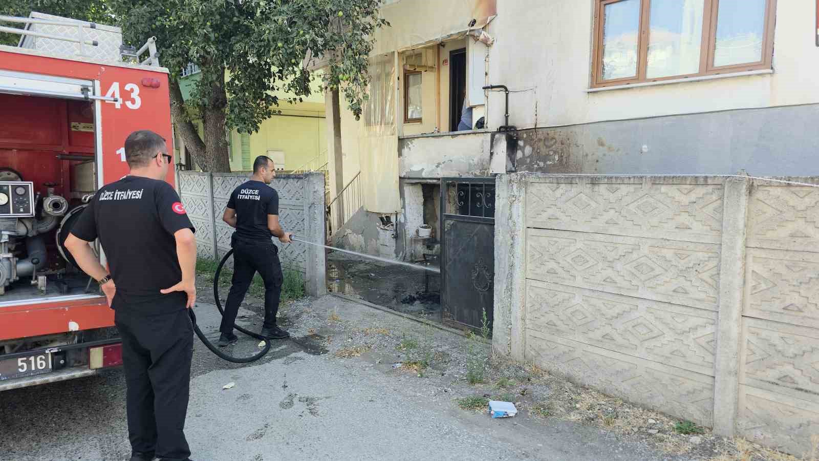 devriye atan polislerin fark ettigi yangin kisa surede sonduruldu MTFG9Yci