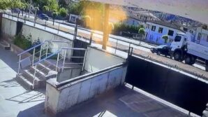 duzcede kamyon ile otomobil carpisti 1 olu Sm3NHNyn