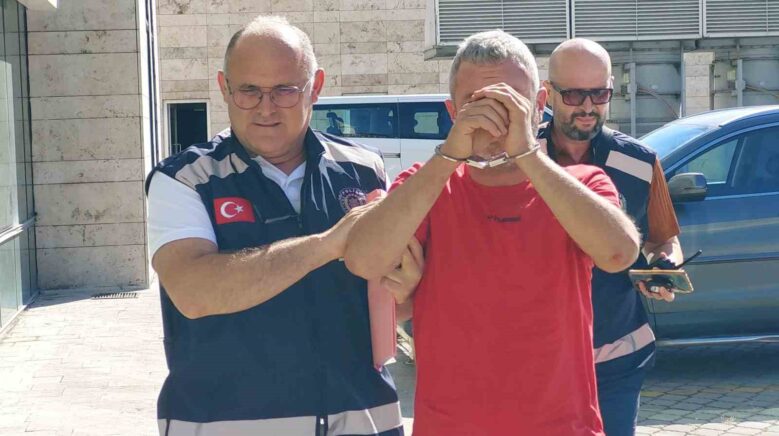 esini ve kizini hastanelik edip polise bicak cekip direnen sahis tutuklandi g1uunxlE