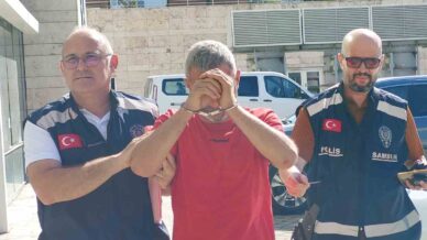 esini ve kizini hastanelik etti polise bicak cekip direndi 9hlr2Mj4