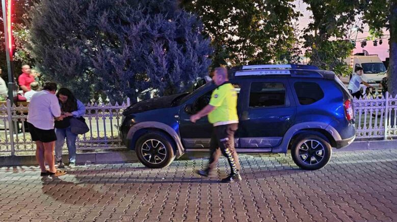 fenalasan cip surucusu demir korkuluklara carpti GXsfQbmq